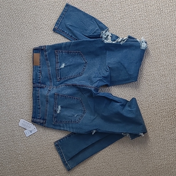 Ripped Jeans - Picture 2 of 3